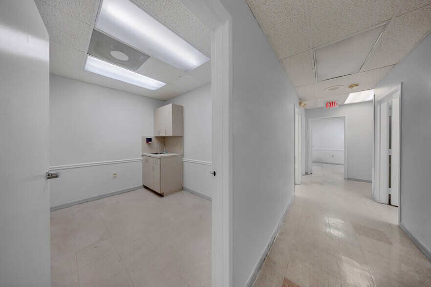 More Photos Of 2901 NW 17th Ave, Miami Office For Sale