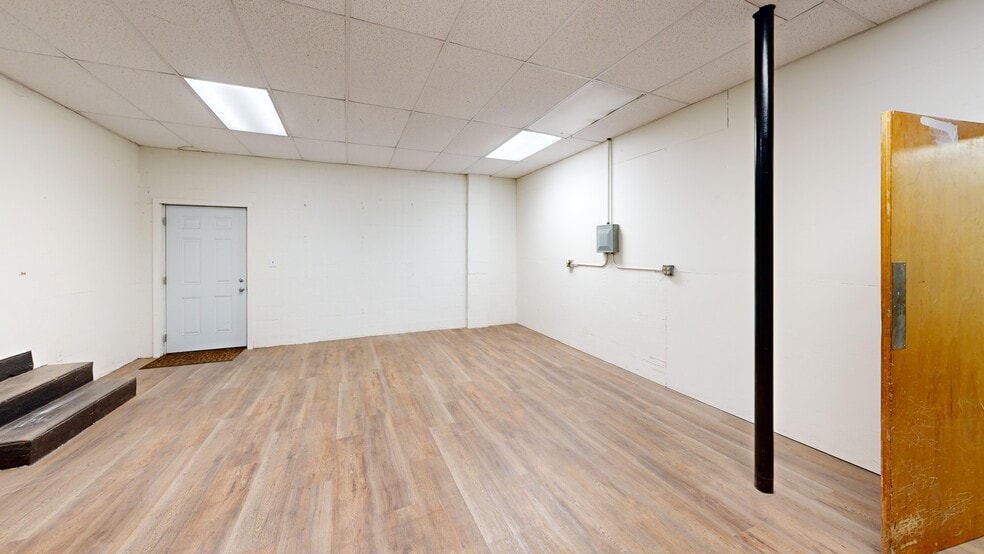 More Photos Of 2539-2545 Coolidge Ave, Orlando Warehouse For Lease