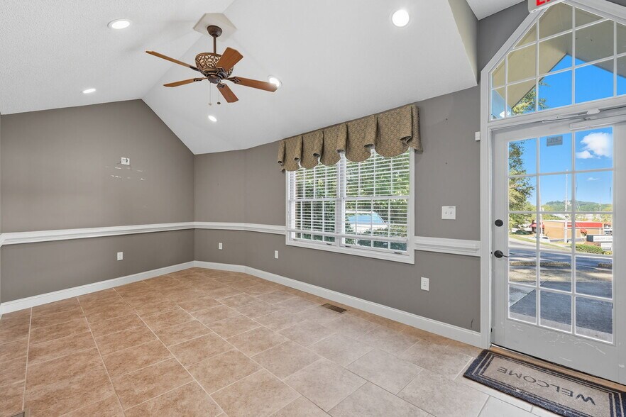 More Photos Of 224 Shallowford Rd NW, Gainesville Medical For Lease