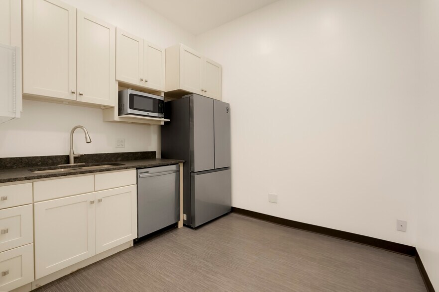 More Photos Of 1401 S Broadway, Denver Storefront Retail Office For Sale