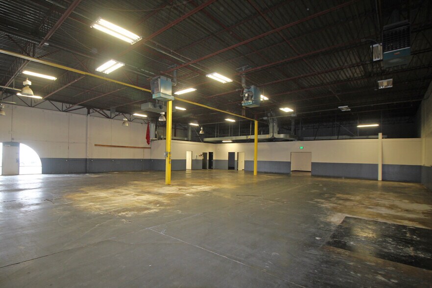More Photos Of 5121-5125 Executive Blvd, Fort Wayne Warehouse For Lease
