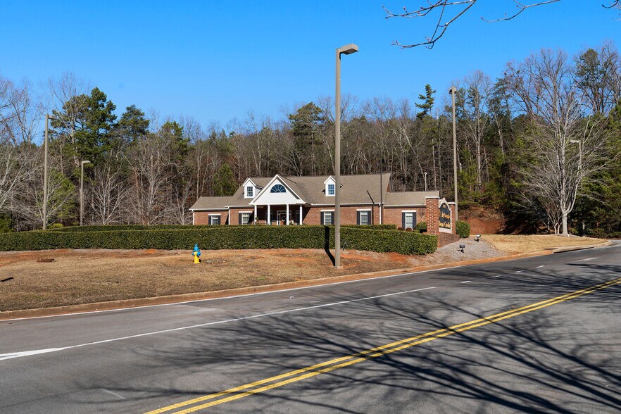 More Photos Of 1300 E Main St, Cartersville Medical For Sale