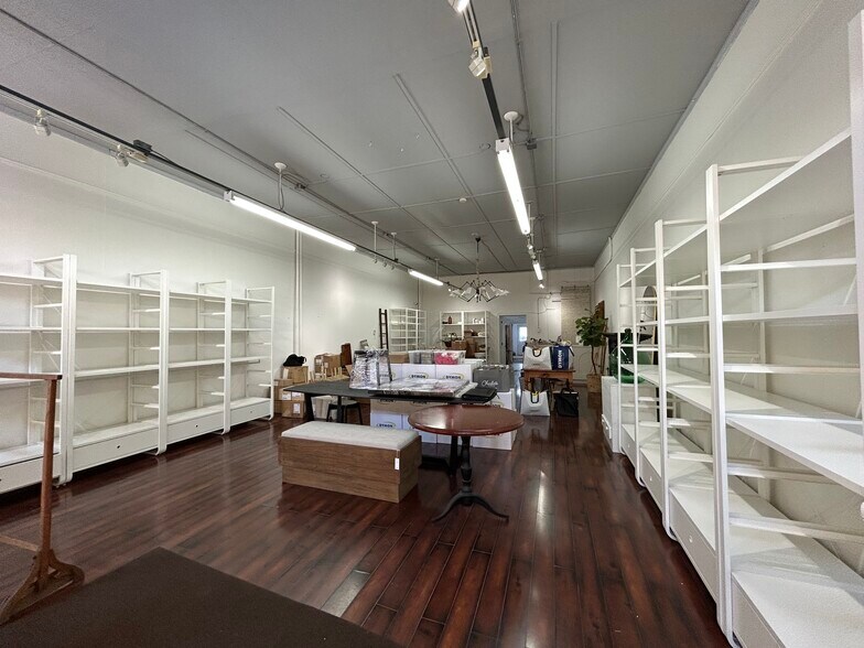 More Photos Of 188-190 Raglan St S, Renfrew Storefront Retail Office For Lease