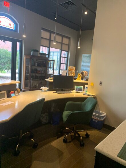 More Photos Of 2069 Central Ct, Green Bay Storefront Retail Office For Lease