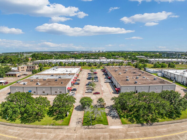 More Photos Of 902-910 Gemini, Houston Unknown For Lease