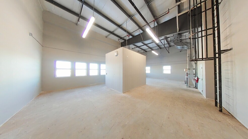 More Photos Of 106 Queensland Cres Bay #150, Red Deer County Light Distribution For Lease