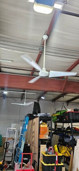 More Photos Of 400-460 Fame Rd, Dayton Light Distribution For Lease