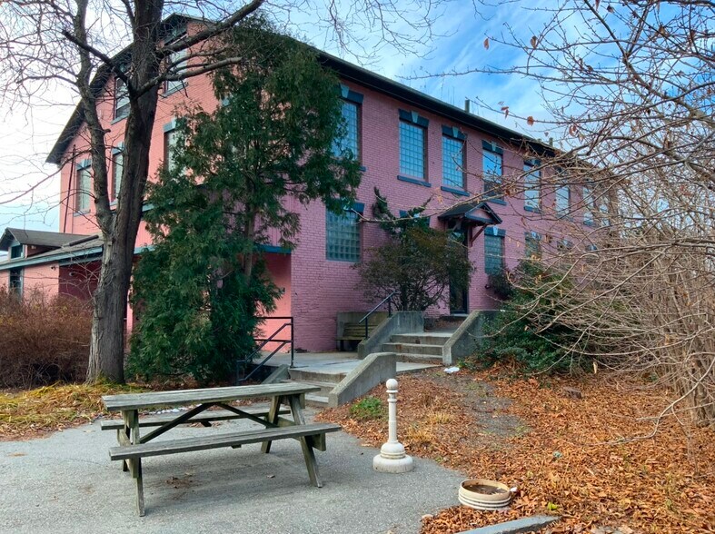 More Photos Of 464 Putney Rd, Brattleboro Storefront Retail Office For Sale