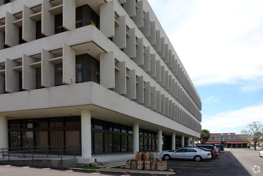 More Photos Of 4051 Veterans Highway, Metairie Office For Lease