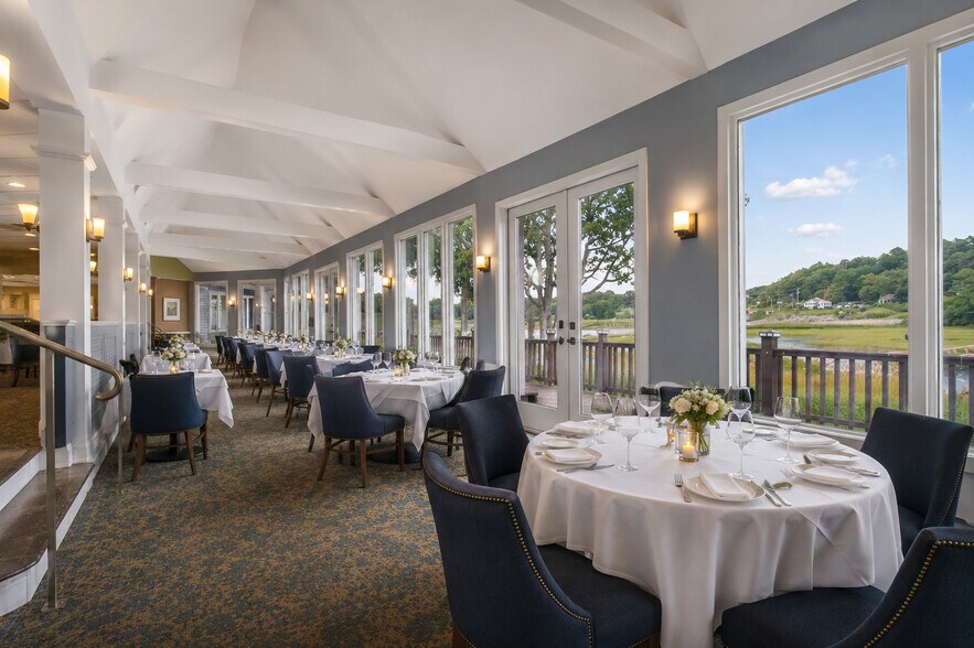More Photos Of 1335 US ROUTE 1, Yarmouth Restaurant For Sale