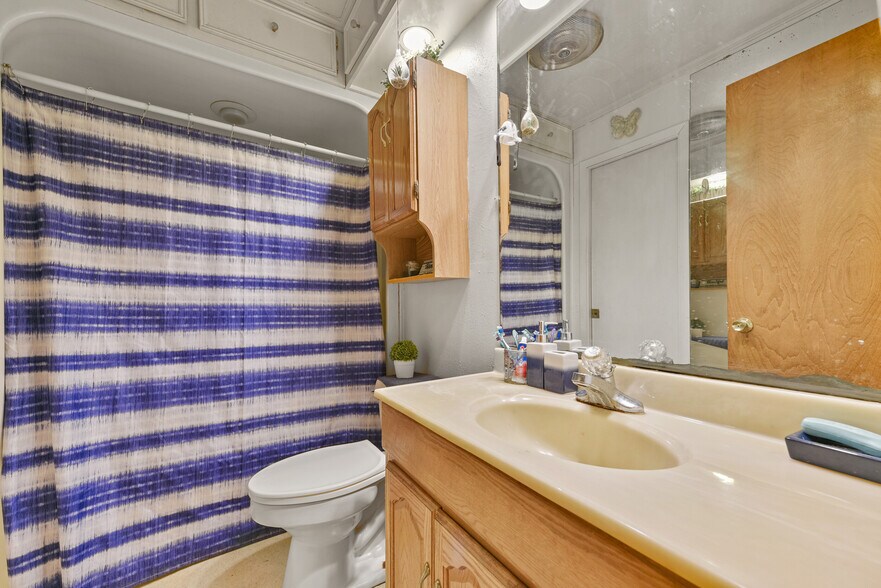 More Photos Of 1804 36th St N, Texas City Multifamily For Sale