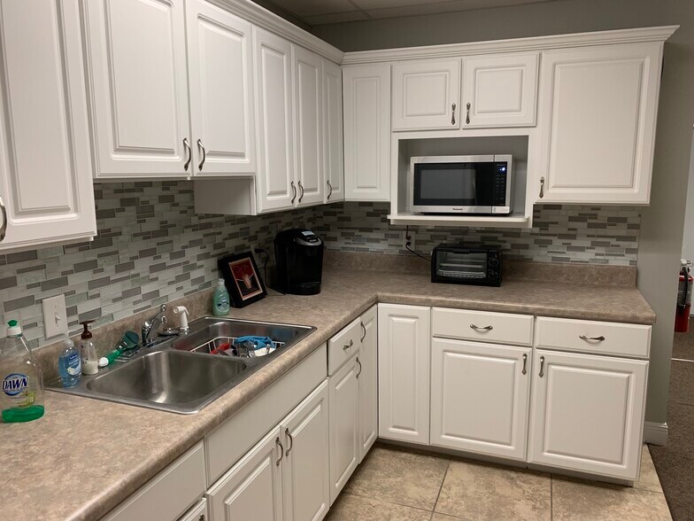 More Photos Of 7552 Navarre Pkwy, Navarre Office For Sale