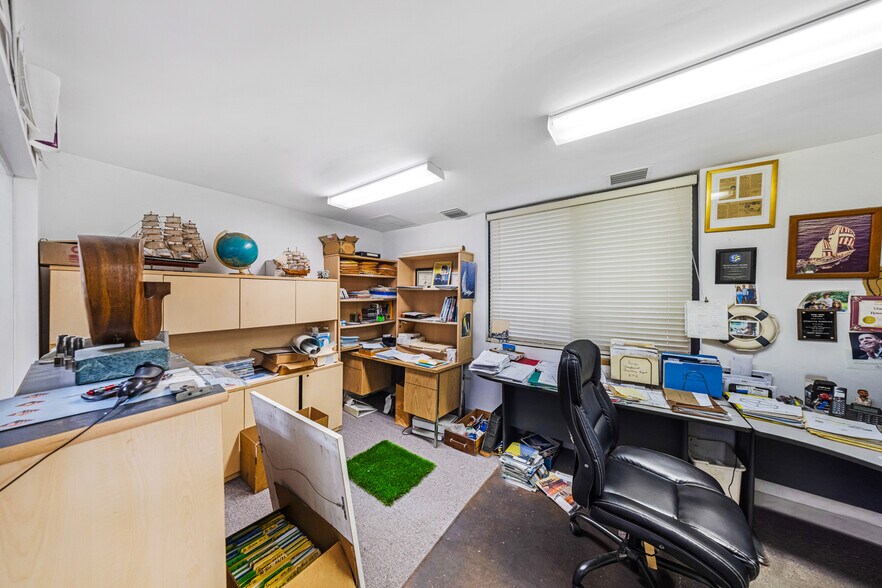 More Photos Of 3700-3718 SW 30th Ave, Fort Lauderdale Warehouse For Sale