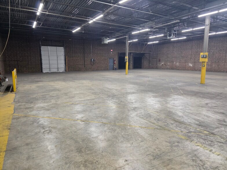 More Photos Of 1604 Prospect St, High Point Manufacturing For Lease