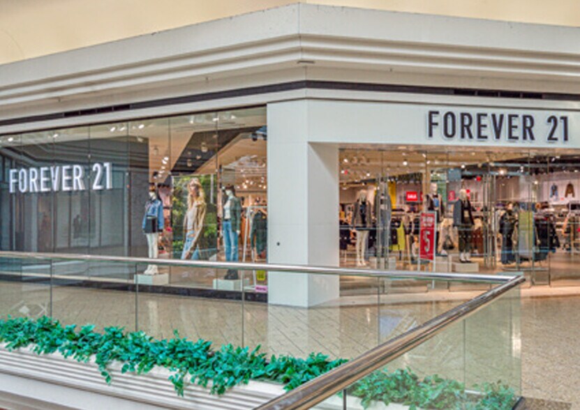 More Photos Of 5043 Tuttle Crossing Blvd, Dublin General Retail For Lease