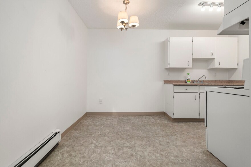 More Photos Of 1555 Graveley St, Vancouver Apartments For Sale