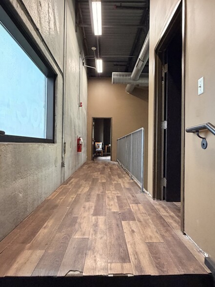 More Photos Of 572 Brewery Ln, Bourbonnais Showroom For Lease
