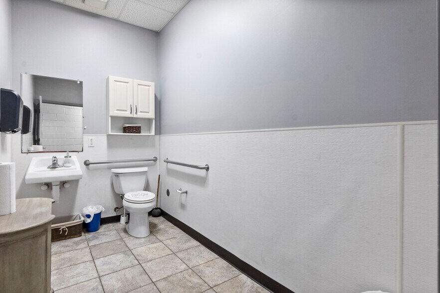 More Photos Of 118 Shenandoah Dr, The Woodlands Freestanding For Sale