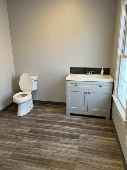 More Photos Of 1407 NW Broad St, Murfreesboro Freestanding For Lease