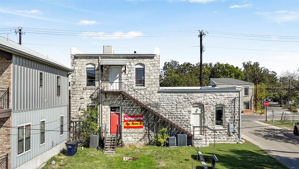 More Photos Of 923 Loop 332, Liberty Hill Storefront Retail Residential For Sale