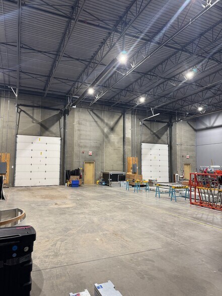 More Photos Of 118 East Lake Blvd NE, Airdrie Industrial For Sale