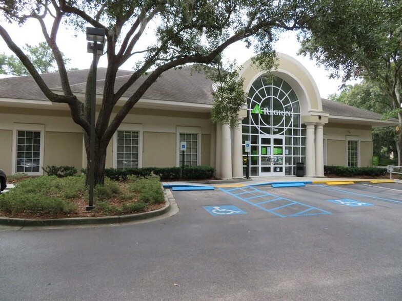 Primary Photo Of 2 Lafayette Pl, Hilton Head Island Bank For Lease