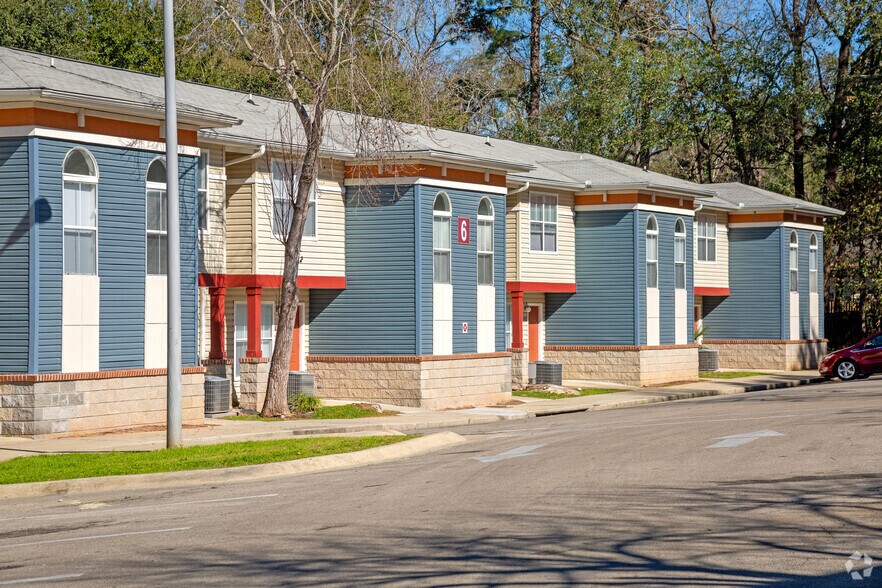 More Photos Of 2400 W Tharpe St, Tallahassee Apartments For Sale