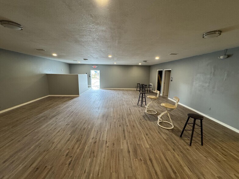 More Photos Of 7854 Moncrief-Dinsmore Rd, Jacksonville Freestanding For Sale