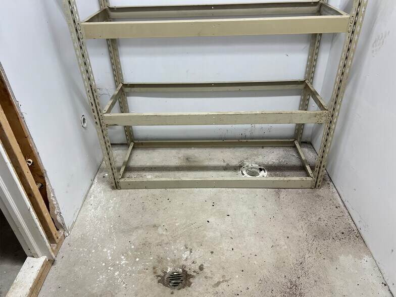 More Photos Of 2010 Schaper Ave, Erie Warehouse For Sale