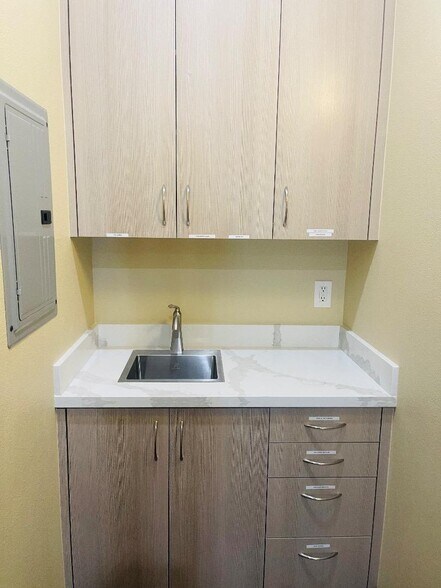 More Photos Of 321 San Felipe Rd, Hollister Medical For Lease