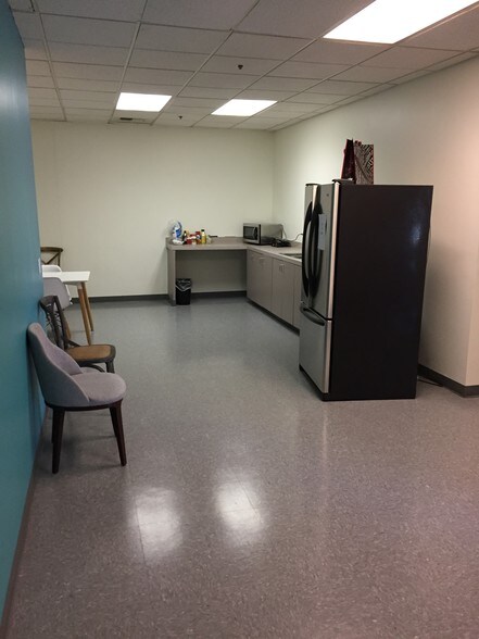 More Photos Of 709 Science Dr, Moorpark Warehouse For Lease