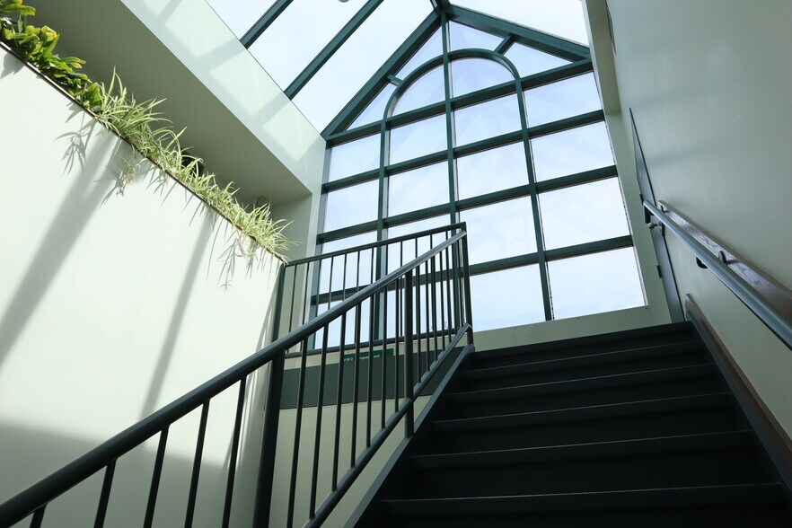 More Photos Of 2120 Eglinton Ave W, Toronto Office For Lease