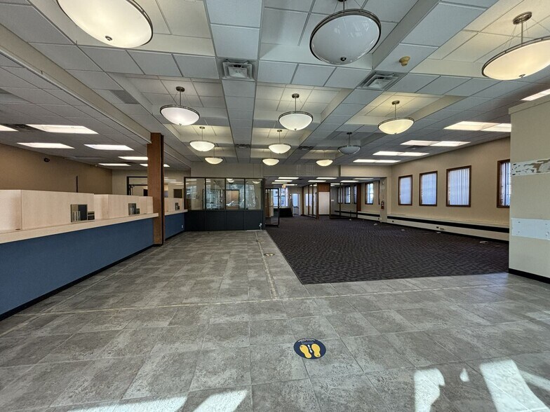 More Photos Of 1 W Main St, Smithtown Storefront Retail Office For Lease