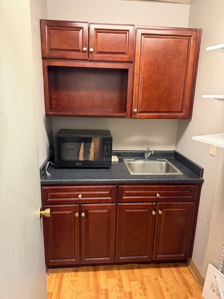 More Photos Of 3715 Main St, Bridgeport Medical For Lease