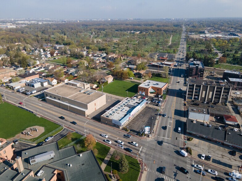 More Photos Of 8400-8418 Grand Ave, River Grove Freestanding For Lease