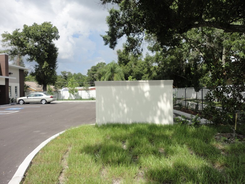 More Photos Of 7008 N Himes Ave, Tampa Office For Lease