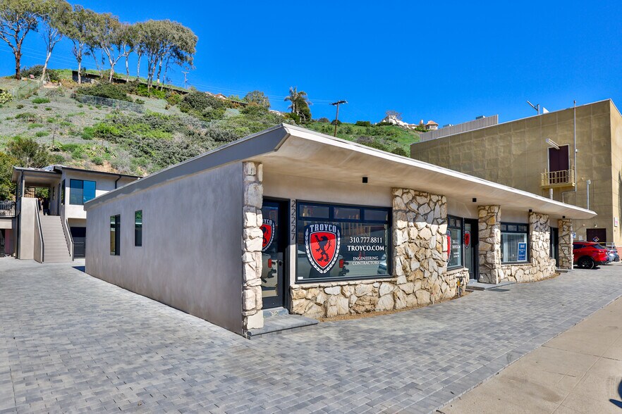 More Photos Of 22221-22227 Pacific Coast Hwy, Malibu Storefront Retail Office For Lease