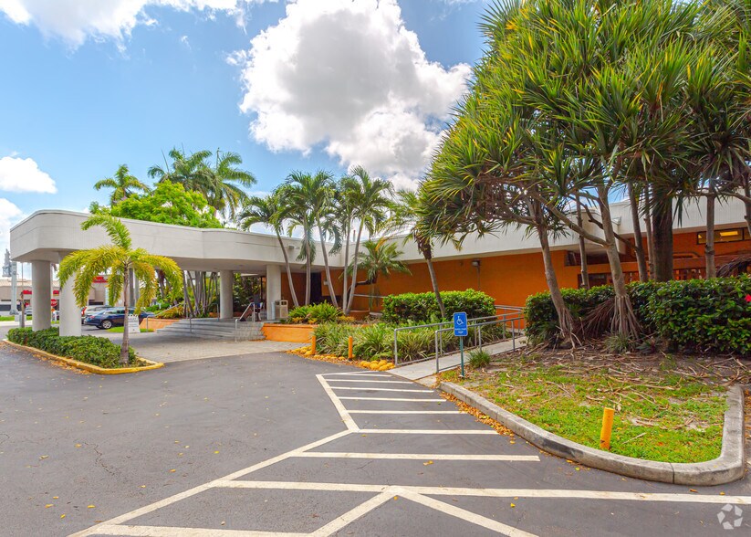 More Photos Of 7867 N Kendall Dr, Miami Medical For Lease