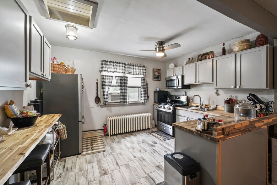 More Photos Of 165 Madison Ave, Albany Storefront Retail Residential For Sale