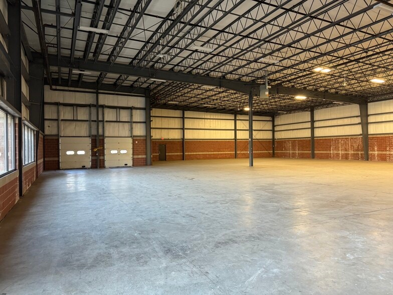 More Photos Of 70-76 Robinson Blvd, Orange Warehouse For Lease