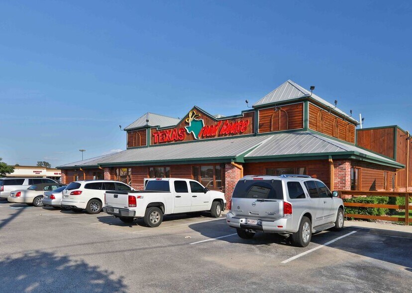 More Photos Of 132-140 FM 1960 E, Houston Freestanding For Lease