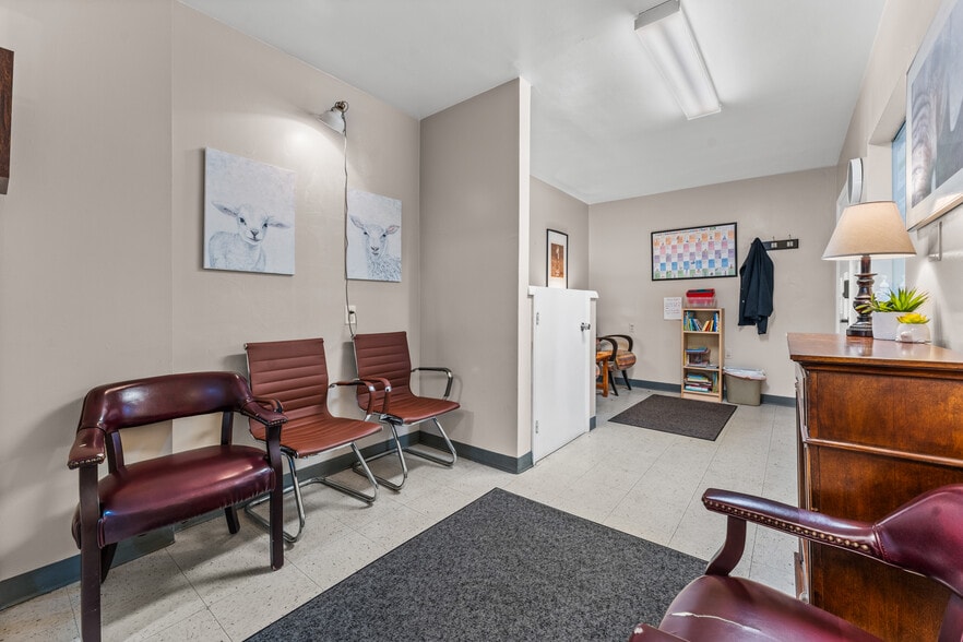 More Photos Of 35 N Balph Ave, Pittsburgh Medical For Sale