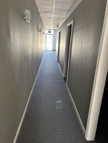 More Photos Of 611-625 Port Washington Blvd, Port Washington Bar For Lease