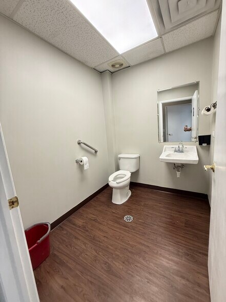 More Photos Of 223 Dundee Ave, Elgin Freestanding For Lease