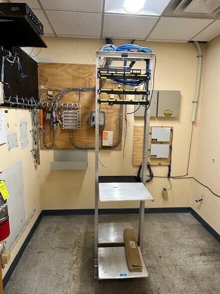 More Photos Of 300 Sonwil Dr, Buffalo Distribution For Lease