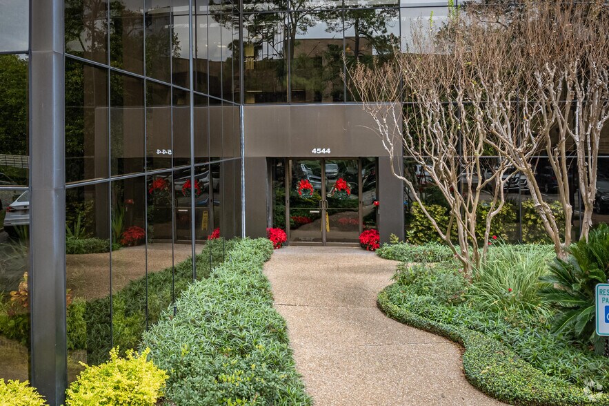 More Photos Of 4544 Post Oak Pl, Houston Office For Lease