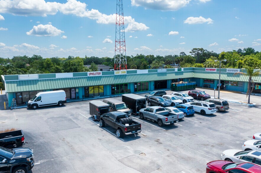 More Photos Of 12340-12384 US Highway 19, Hudson Storefront For Lease