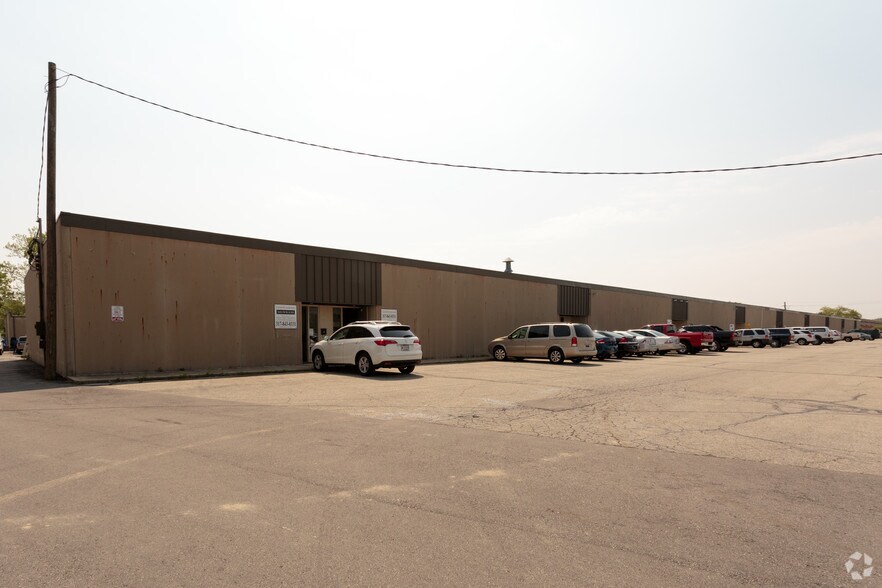 More Photos Of 904-998 3rd Ave SW, Carmel Light Distribution For Lease