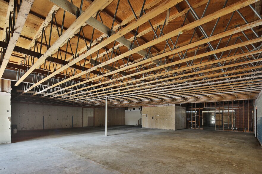 More Photos Of 1940 E 17th St, Santa Ana Office For Sale