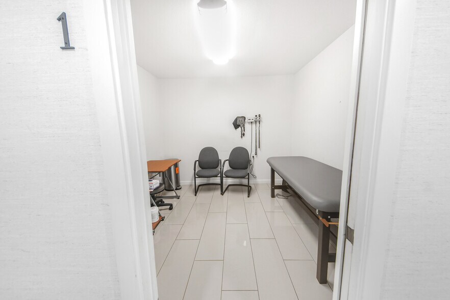 More Photos Of 7030 Bretshire Dr, Houston Medical For Sale